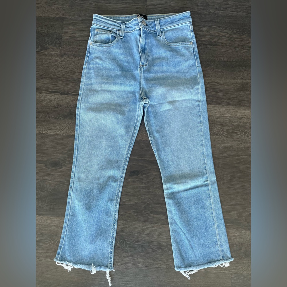 BDG high-rise cropped blue jeans. Size 28.